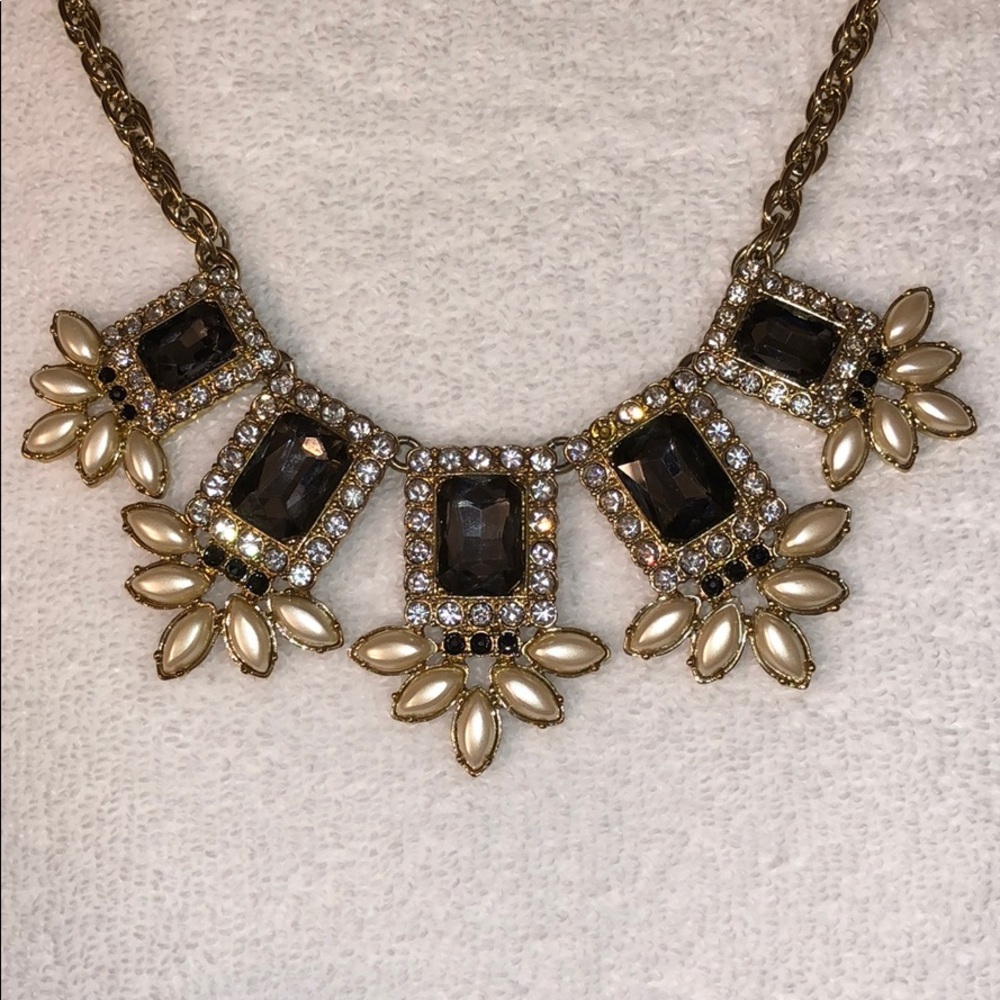 Gorgeous gold/pearl/diamond statement necklace